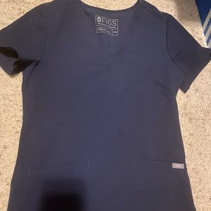 Figs: Casma™ Three-Pocket Scrub Top